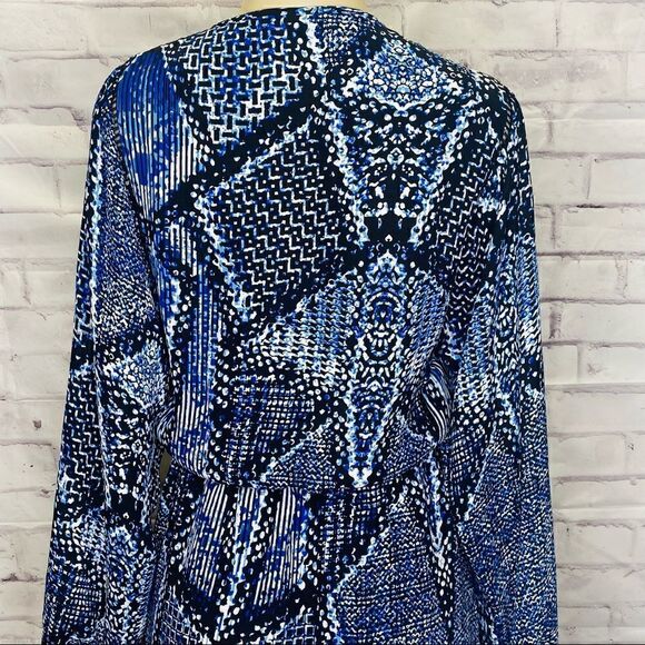 Parker v-neck front tie dress with all over print . Size medium - Picture 6 of 12